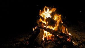 Preview wallpaper bonfire, fire, flame, firewood