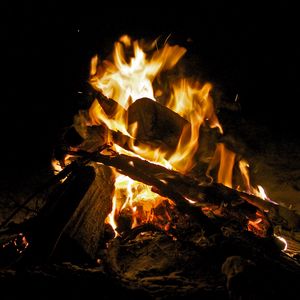 Preview wallpaper bonfire, fire, flame, firewood
