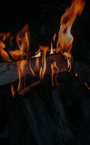 Preview wallpaper bonfire, fire, flame, firewood, burning