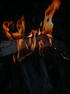 Preview wallpaper bonfire, fire, flame, firewood, burning