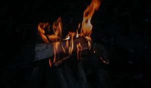 Preview wallpaper bonfire, fire, flame, firewood, burning