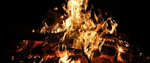 Preview wallpaper bonfire, fire, flame, firewood, coals