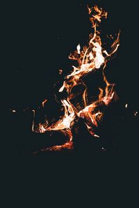 Preview wallpaper bonfire, fire, flame, firewood, dark, camping, burning