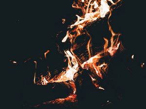 Preview wallpaper bonfire, fire, flame, firewood, dark, camping, burning