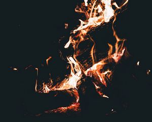 Preview wallpaper bonfire, fire, flame, firewood, dark, camping, burning