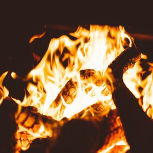 Preview wallpaper bonfire, fire, flame, firewood, dark, blur