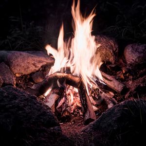 Preview wallpaper bonfire, fire, flame, burn, firewood