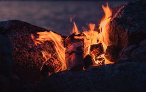 Preview wallpaper bonfire, fire, flame, stones, firewood