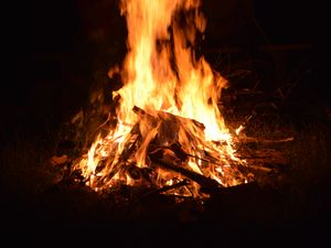 Preview wallpaper bonfire, fire, flame, burn, night