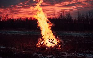 Preview wallpaper bonfire, fire, flame, sparks, dusk