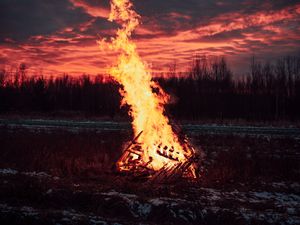 Preview wallpaper bonfire, fire, flame, sparks, dusk