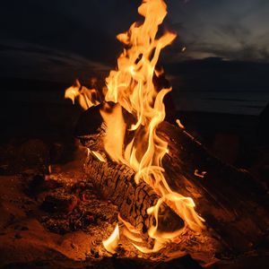 Preview wallpaper bonfire, fire, flame, night, dark