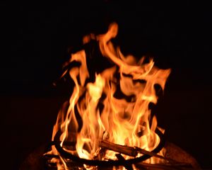 Preview wallpaper bonfire, fire, flame, night