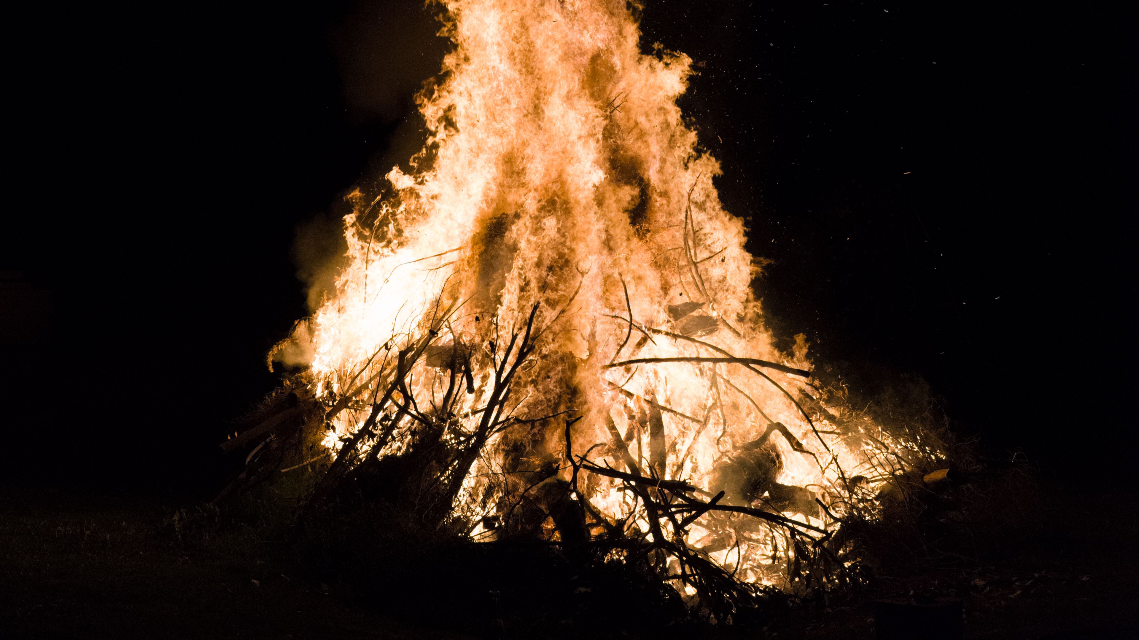 Download wallpaper 3840x2160 bonfire, fire, flame, darkness, firewood ...