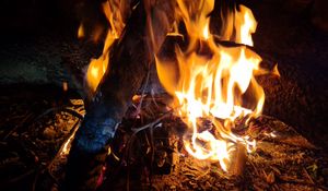 Preview wallpaper bonfire, fire, light, flame, dark