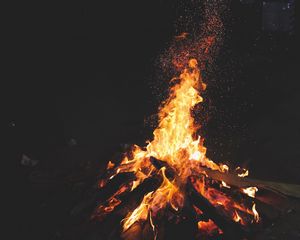 Preview wallpaper bonfire, fire, sparks, night, dark