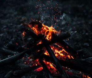 Preview wallpaper bonfire, fire, sparks, smoke, firewood
