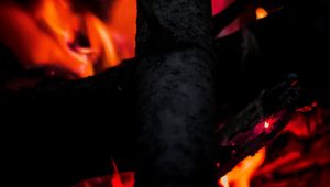 Preview wallpaper bonfire, fire, wood, heat, dark