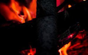 Preview wallpaper bonfire, fire, wood, heat, dark