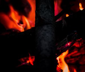 Preview wallpaper bonfire, fire, wood, heat, dark