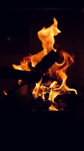 Preview wallpaper bonfire, flame, fire, fiery, dark, firewood