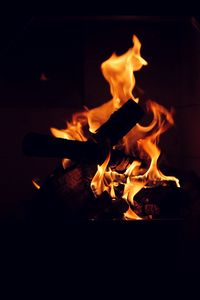 Preview wallpaper bonfire, flame, fire, fiery, dark, firewood