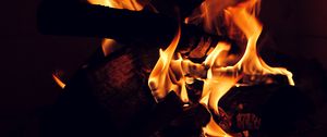 Preview wallpaper bonfire, flame, fire, fiery, dark, firewood