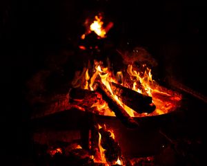 Preview wallpaper bonfire, flame, fire, dark