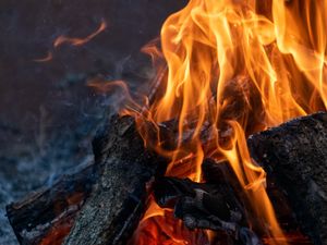 Preview wallpaper bonfire, flame, fire, evening, firewood
