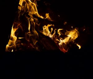 Preview wallpaper bonfire, flame, fire, black, night, dark
