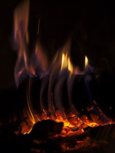 Preview wallpaper bonfire, log, fire, flame, dark