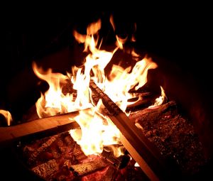 Preview wallpaper bonfire, logs, fire, flame, night, dark