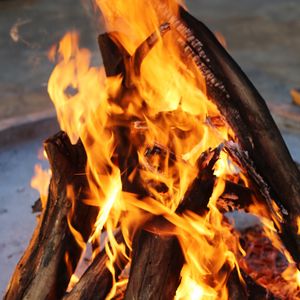 Preview wallpaper bonfire, logs, flame, fire