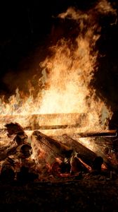 Preview wallpaper bonfire, logs, flame, dark