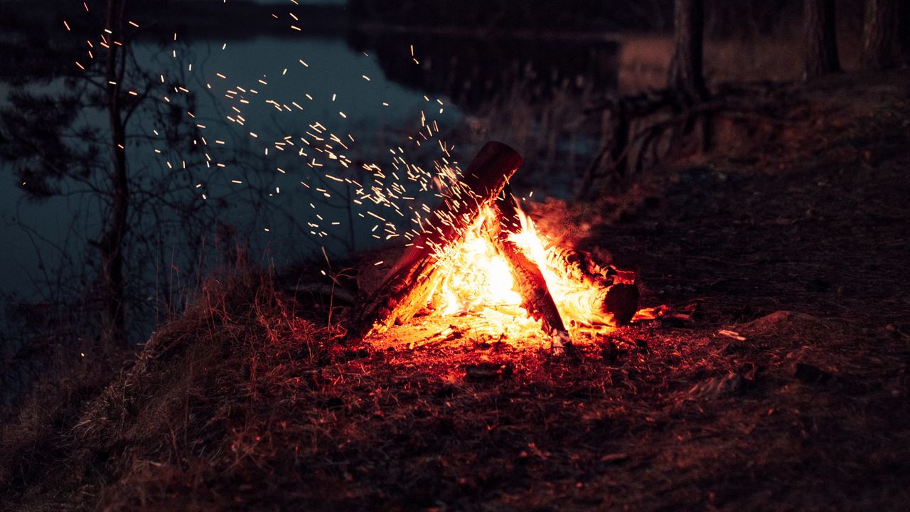 Wallpaper bonfire, sparks, night, camping