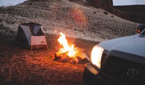 Preview wallpaper bonfire, tent, car, hill