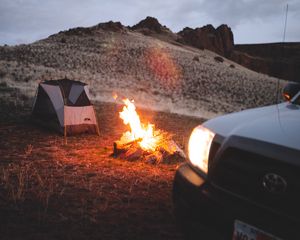 Preview wallpaper bonfire, tent, car, hill