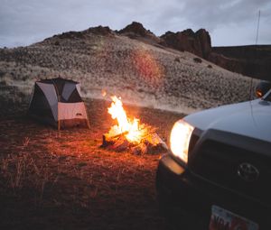 Preview wallpaper bonfire, tent, car, hill