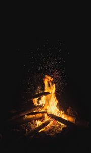 Preview wallpaper bonfire, wood, fire, flame, sparks