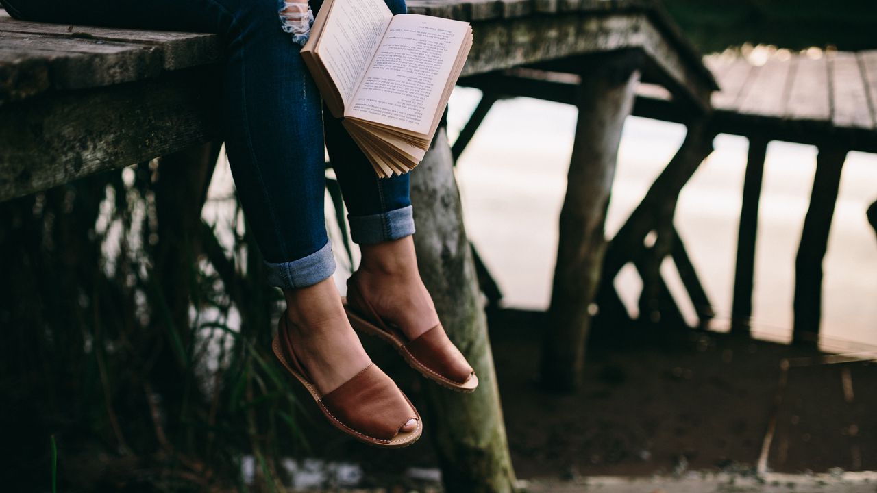 Wallpaper book, feet, reading, rest, solitude