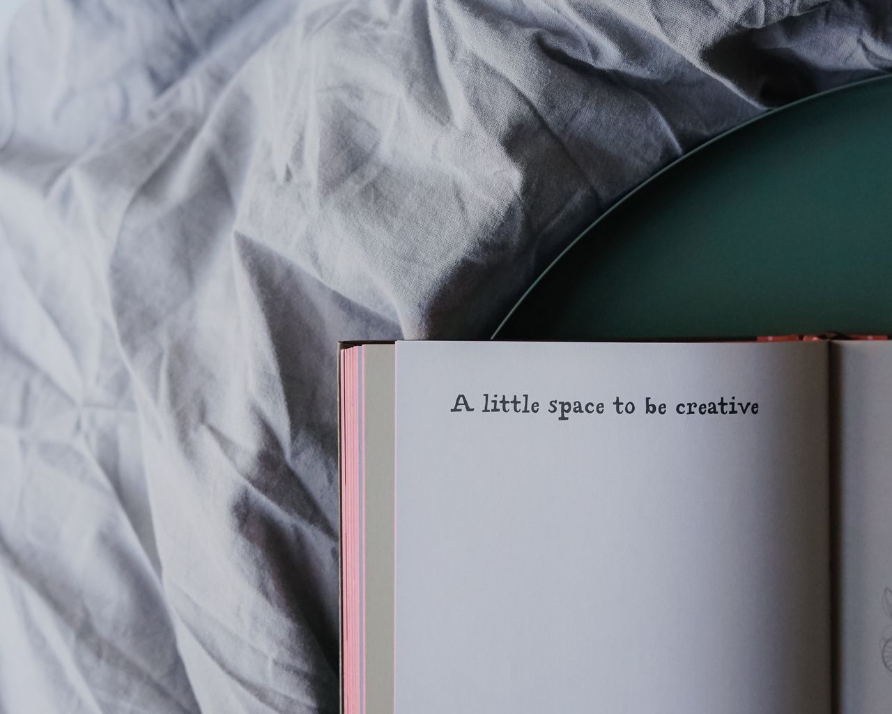 1280x1024 Wallpaper book, inscription, bed