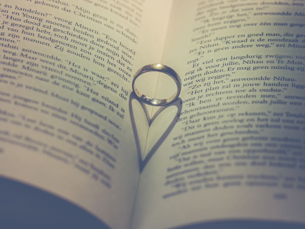1024x768 Wallpaper book, ring, heart, love