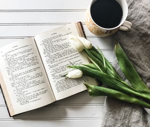 Preview wallpaper book, tulips, coffee
