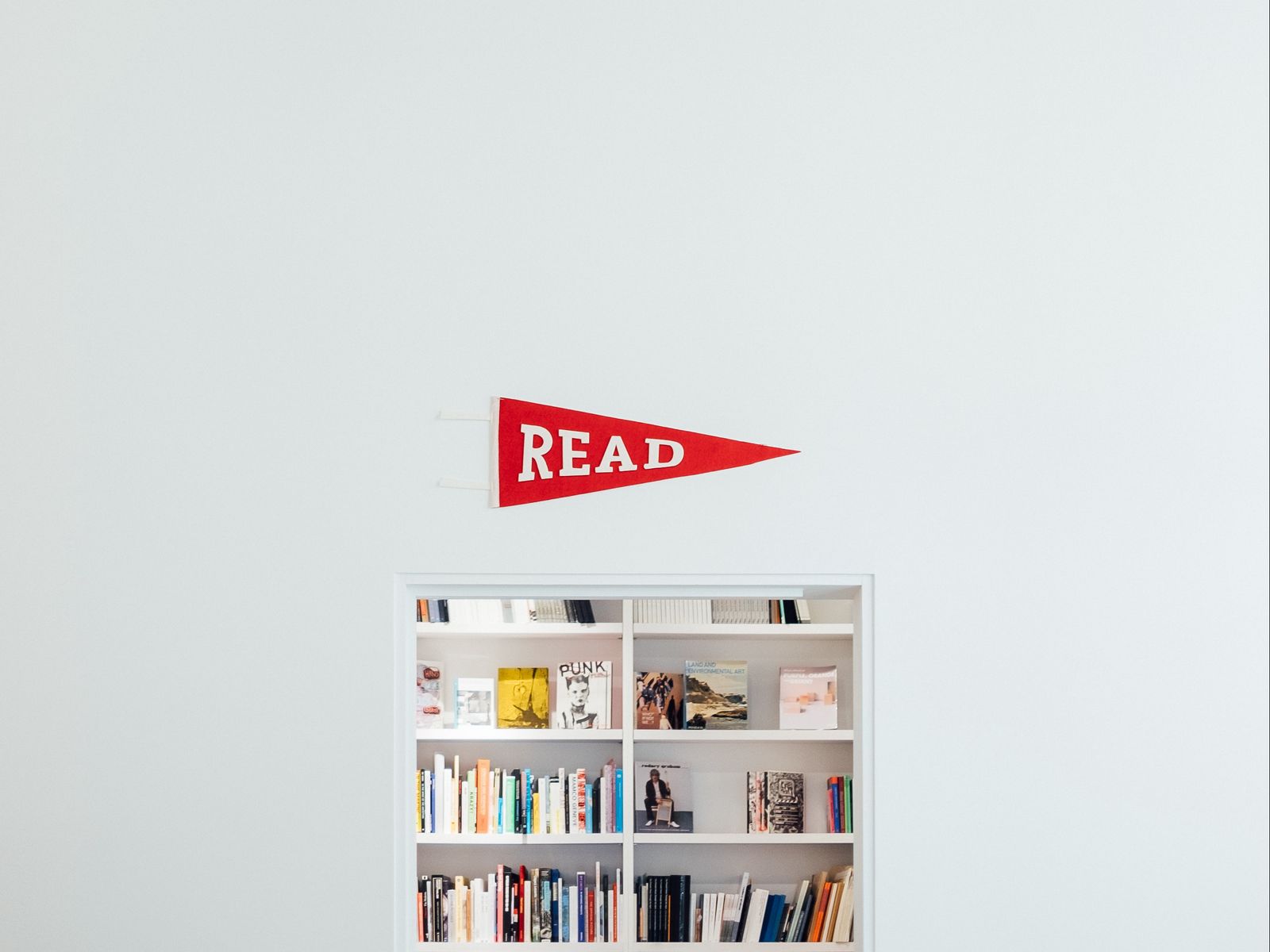 Download wallpaper 1600x1200 books, shelf, reading, minimalism standard 4:3 hd  background