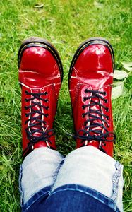 Preview wallpaper boots, legs, grass