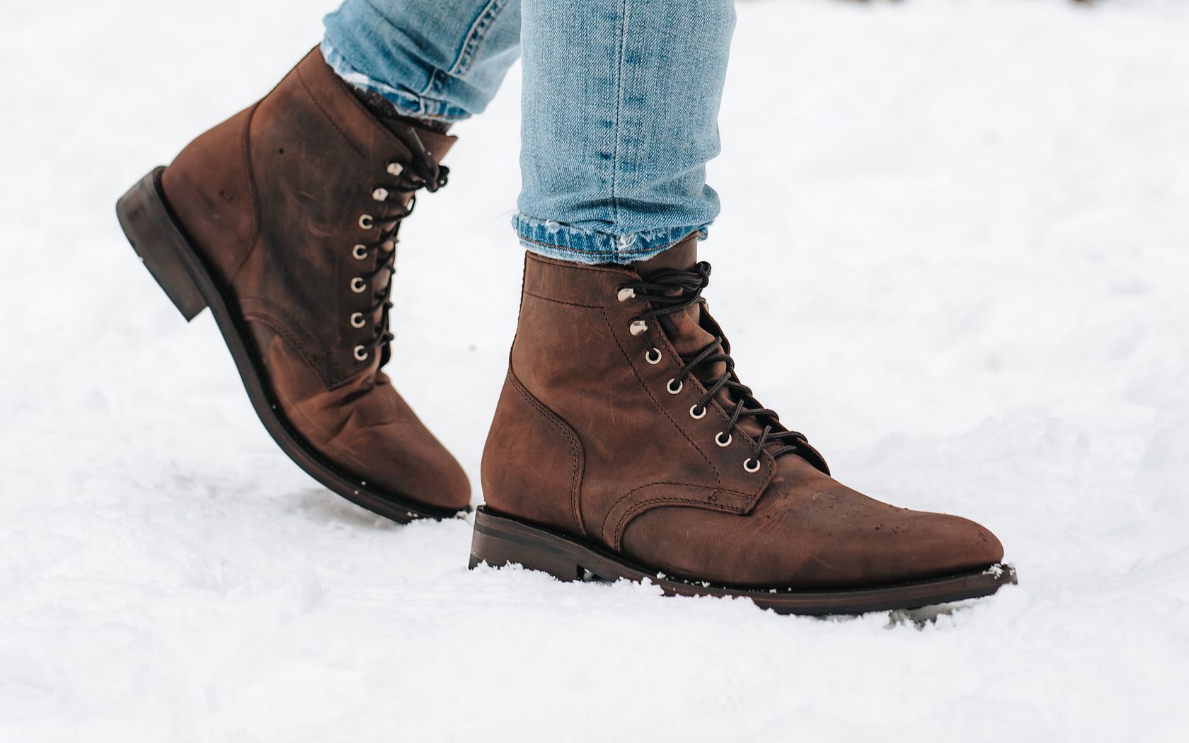 1680x1050 Wallpaper boots, legs, snow, jeans