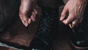 Preview wallpaper boots, shoes, shoelaces, hands, style