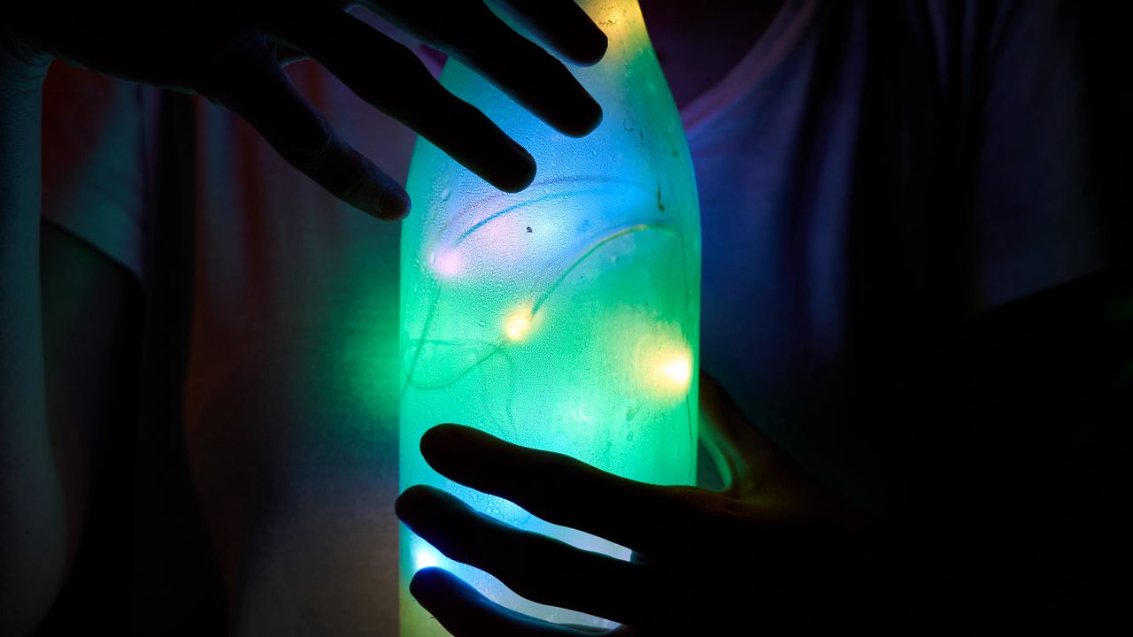 Wallpaper bottle, glow, fingers, light bulbs, dark