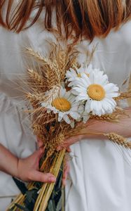 Preview wallpaper bouquet, daisies, wildflowers, hands
