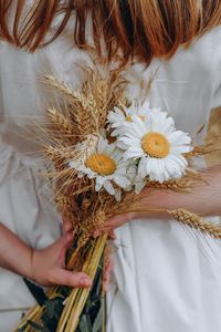 Preview wallpaper bouquet, daisies, wildflowers, hands